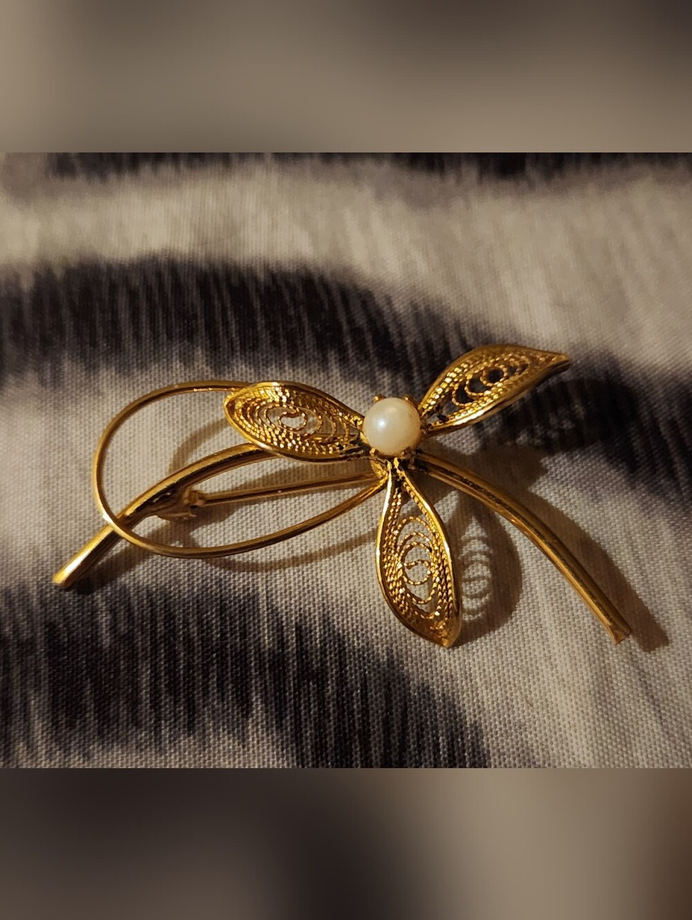 Vintage Gold Tone Brooch